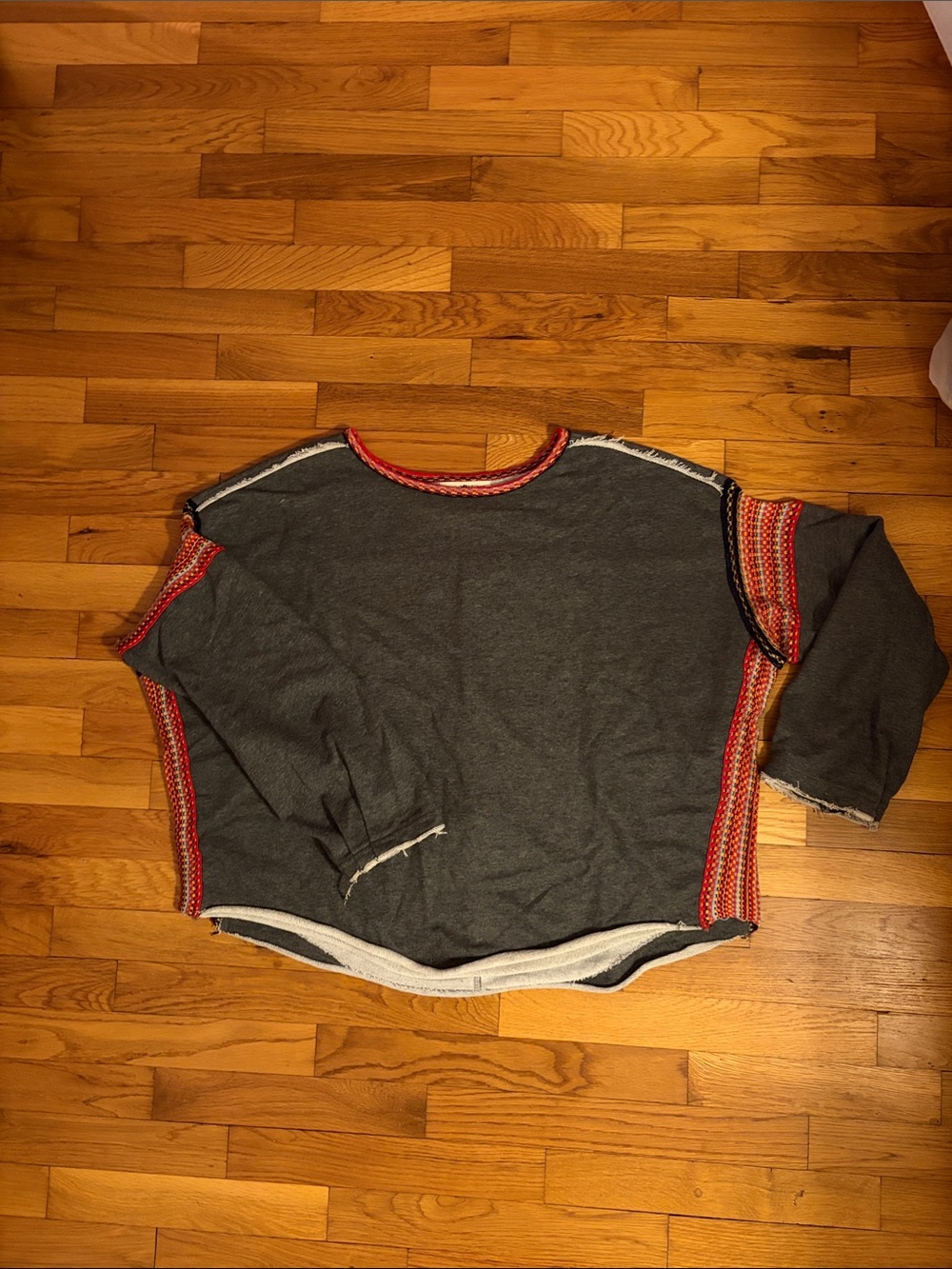 NATURAL LIFE Gray Crewneck Sweater/sweatshirt with Red Accent Trim